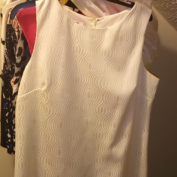 A beautiful dresse - Picture 1 of 3